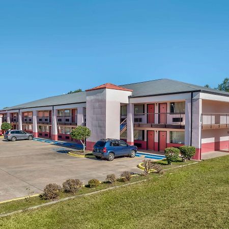 Econo Lodge Inn & Suites Форест Экстерьер фото